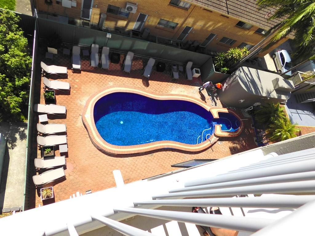 Broadbeach Travel Inn Apartments Guldkusten Exteriör bild